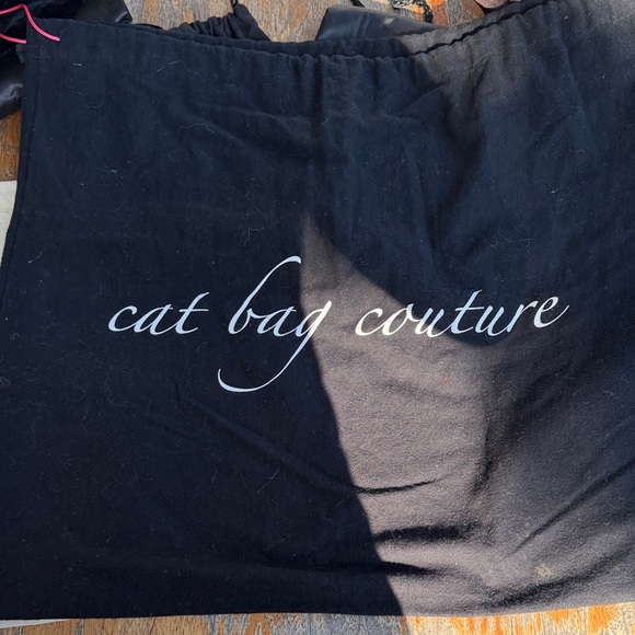 8 Assorted Dust Bags Collection - Picture 4 of 10